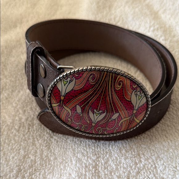Elegant Brown Belt with Artistic Red Buckle - Picture 1 of 3